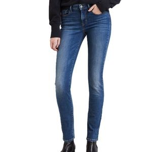 Levi’s Demi Curve Mid Rise Skinny Jeans in Classic
